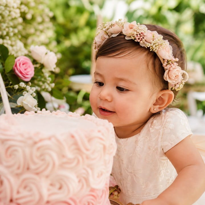 Mavie Fontinhas com o bolo de aniversário